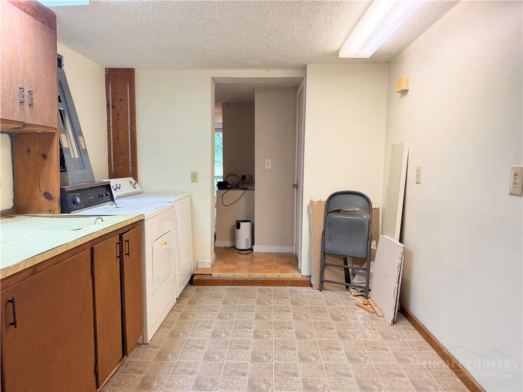Image number 14 for the current listing