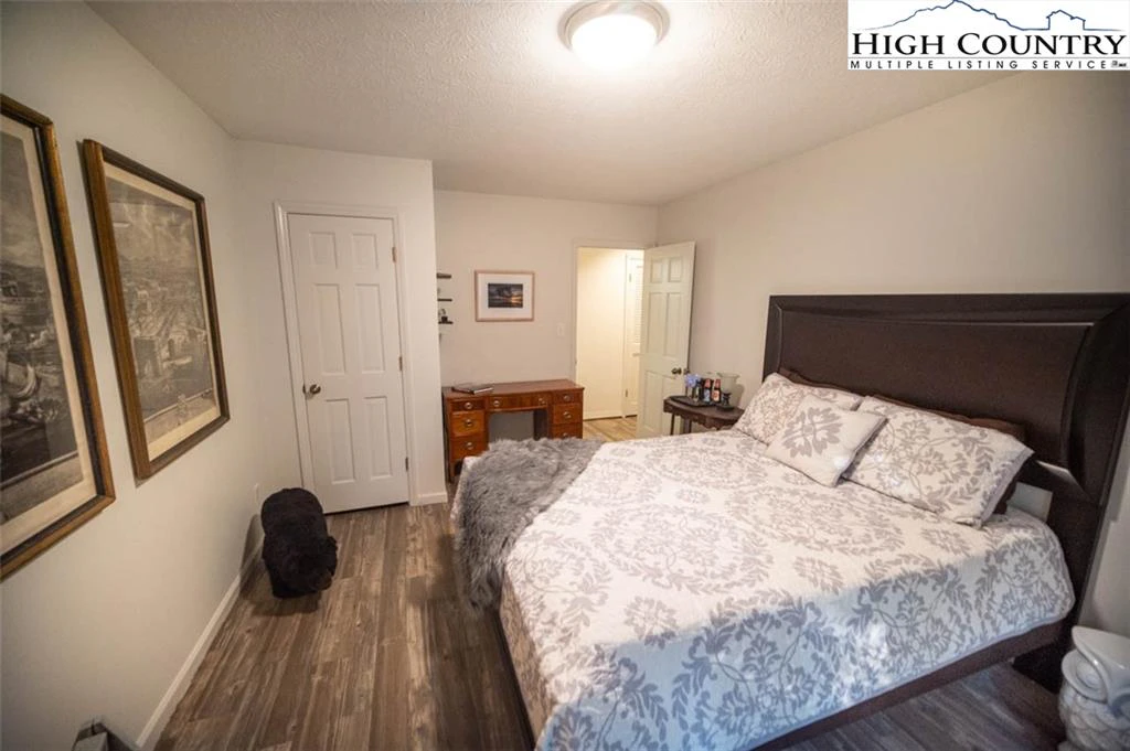 Image number 9 for the current listing
