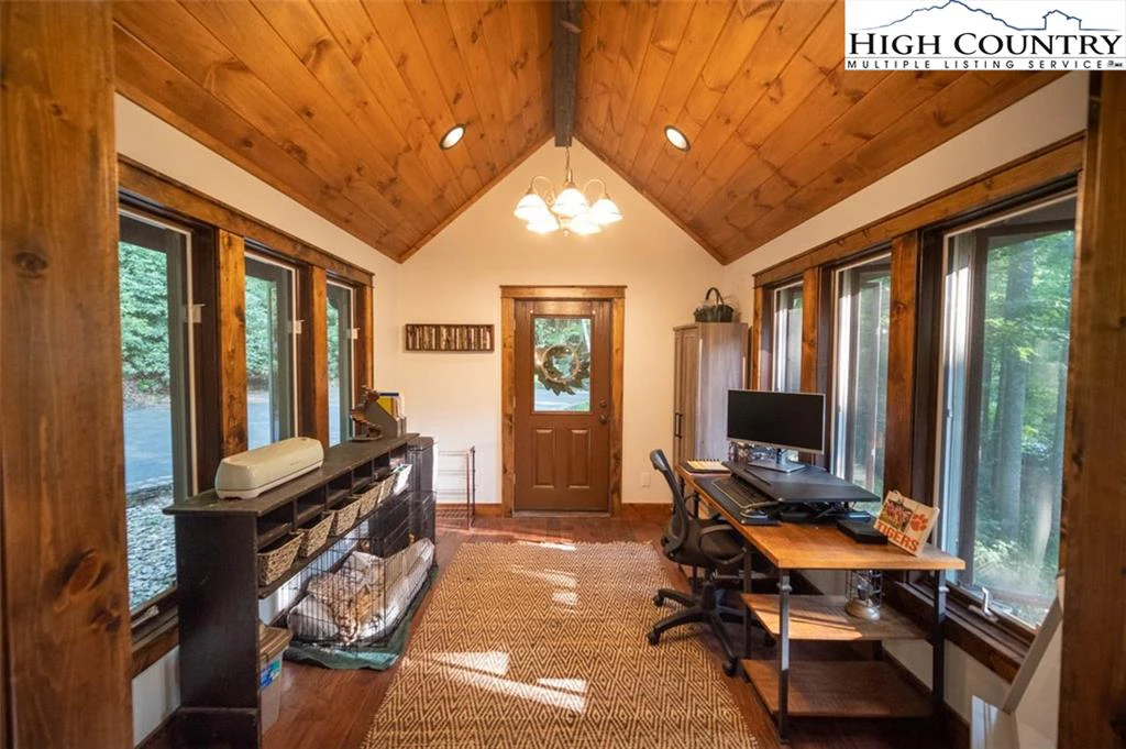 Image number 20 for the current listing