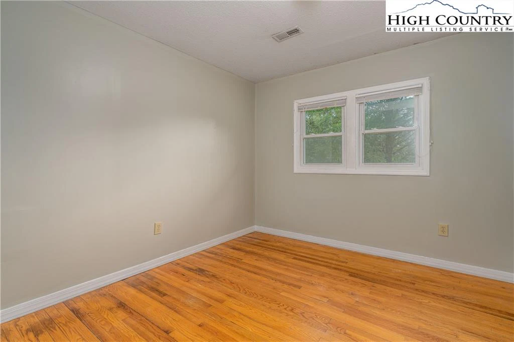 Image number 3 for the current listing