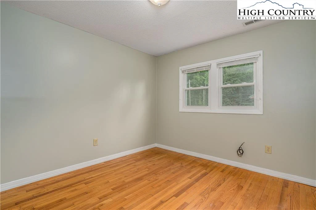 Image number 5 for the current listing