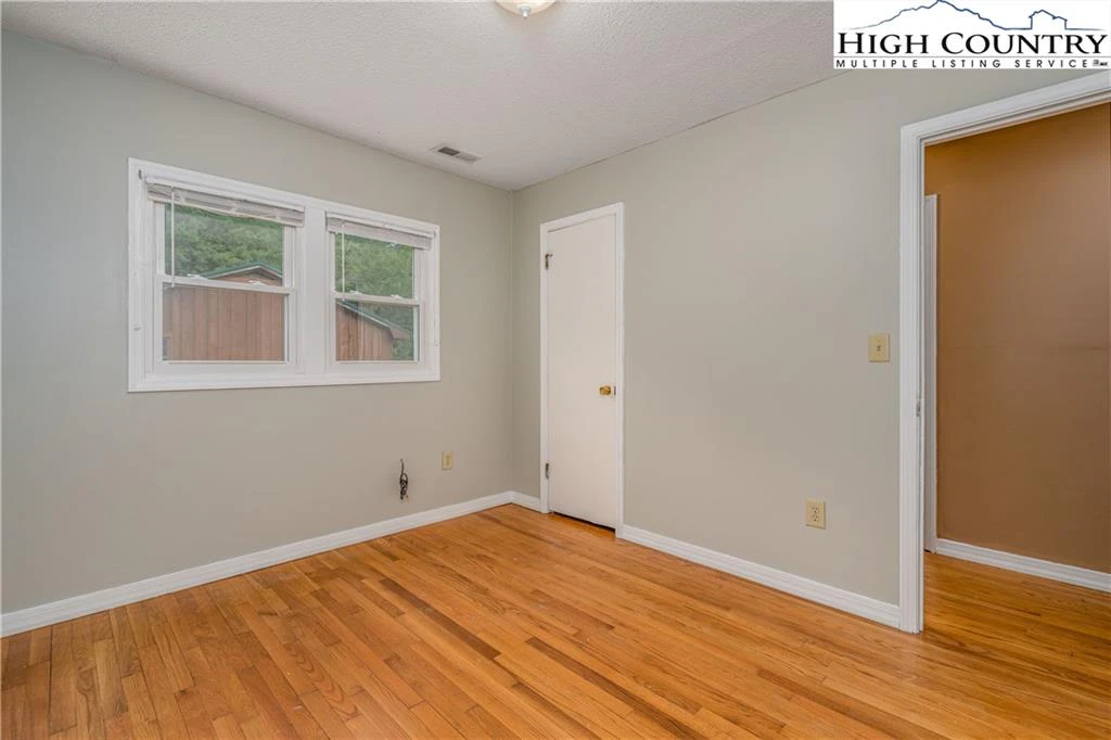 Image number 6 for the current listing