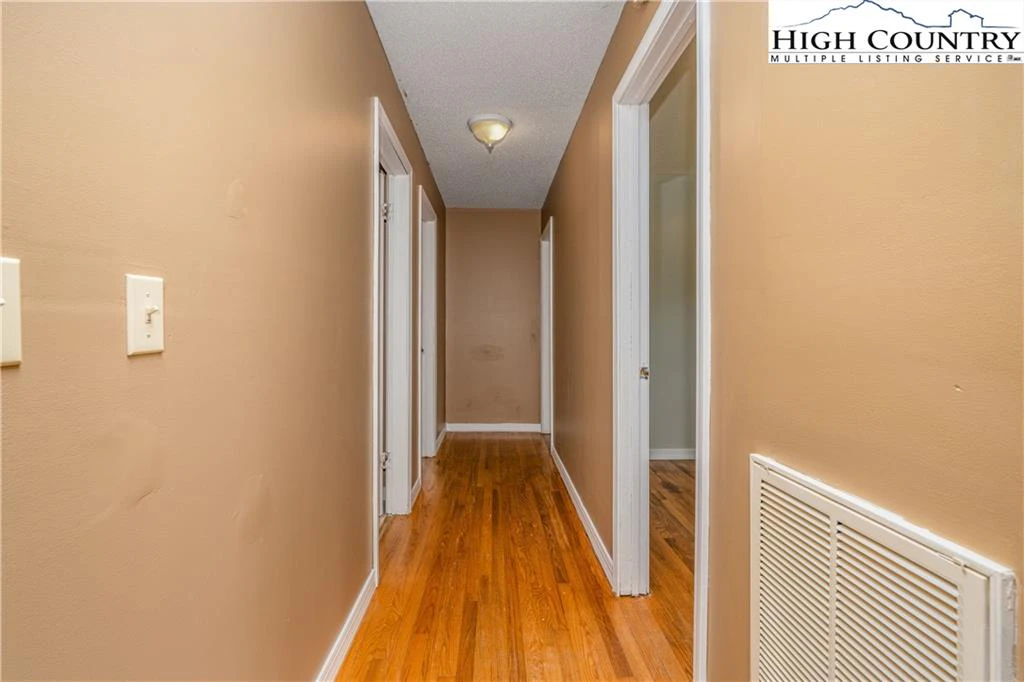 Image number 7 for the current listing