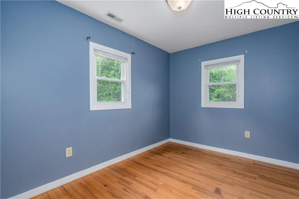 Image number 8 for the current listing