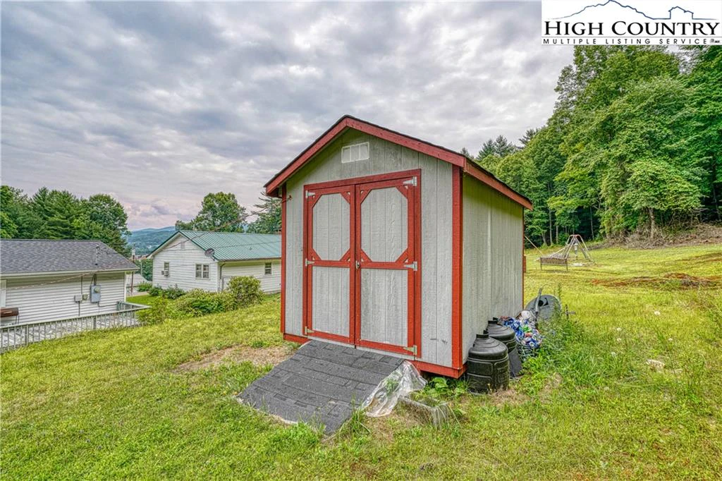 Image number 15 for the current listing