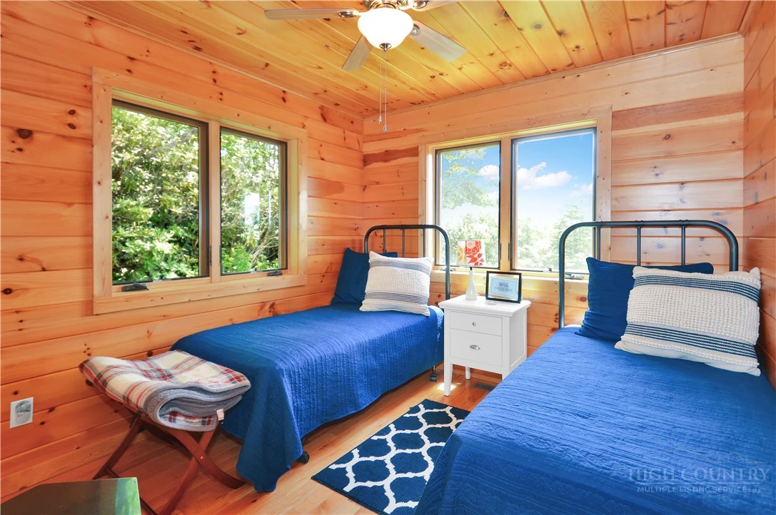 Image number 8 for the current listing