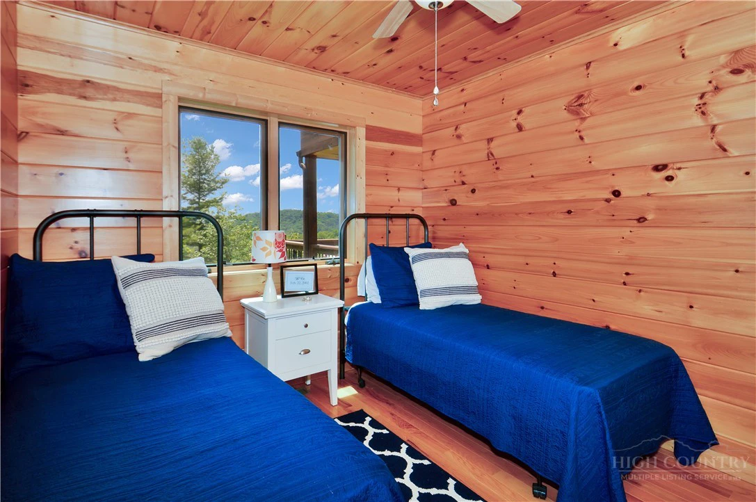 Image number 5 for the current listing