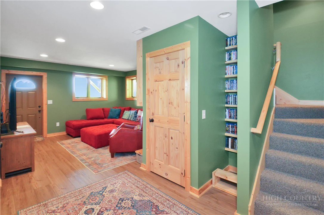 Image number 7 for the current listing