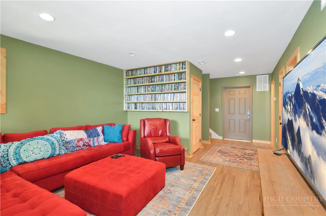 Image number 10 for the current listing