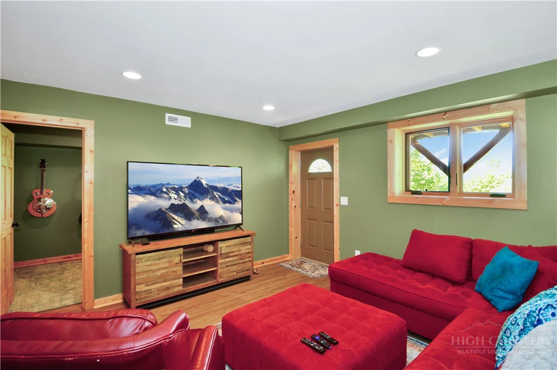 Image number 9 for the current listing