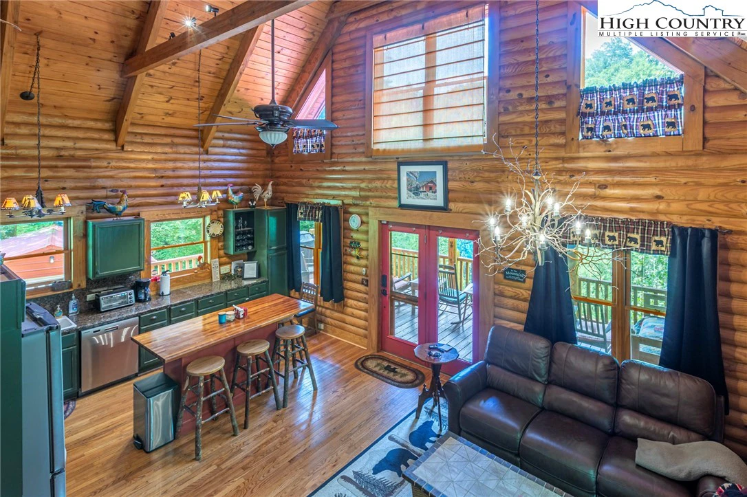 Image number 14 for the current listing