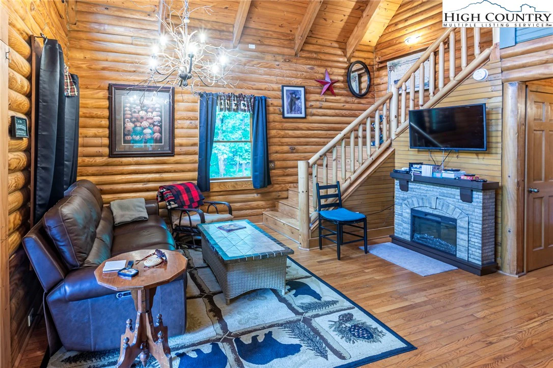 Image number 4 for the current listing