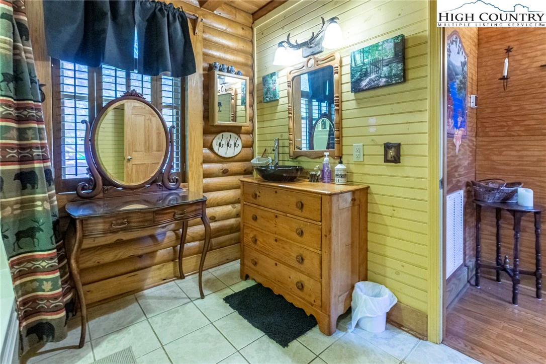 Image number 8 for the current listing