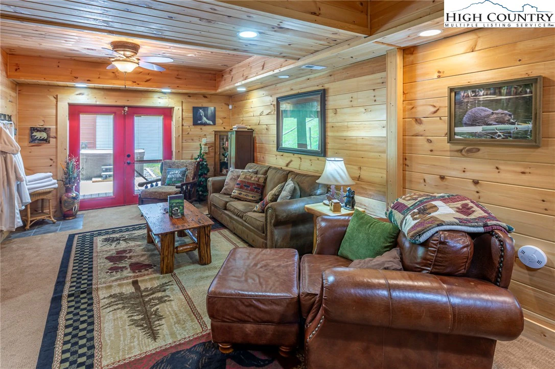 Image number 13 for the current listing