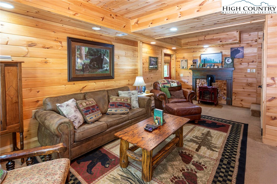 Image number 15 for the current listing