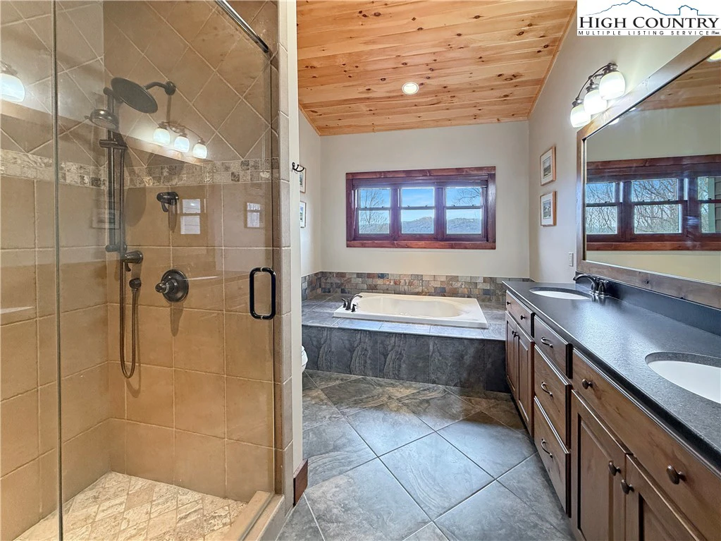 Image number 5 for the current listing