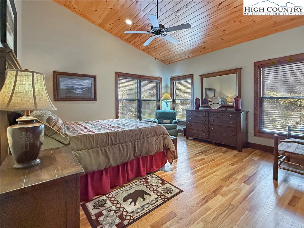 Image number 8 for the current listing