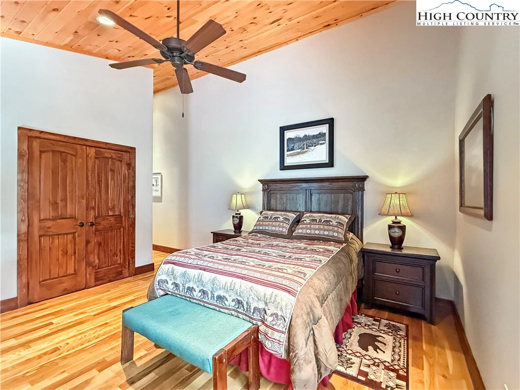 Image number 10 for the current listing
