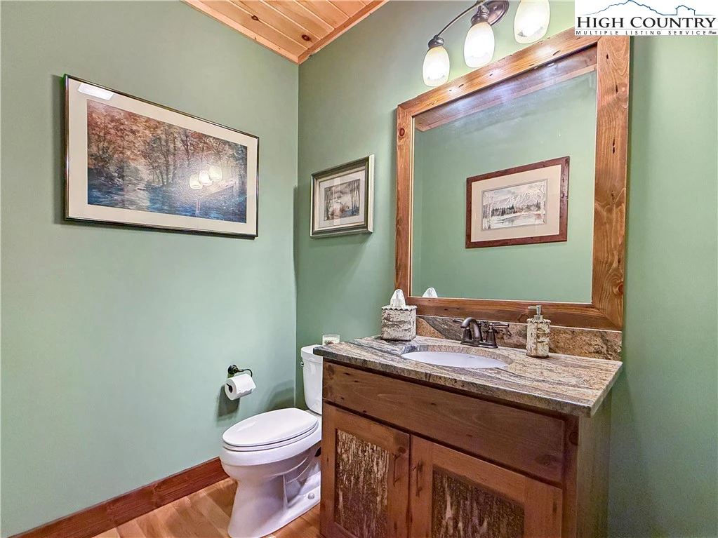 Image number 15 for the current listing