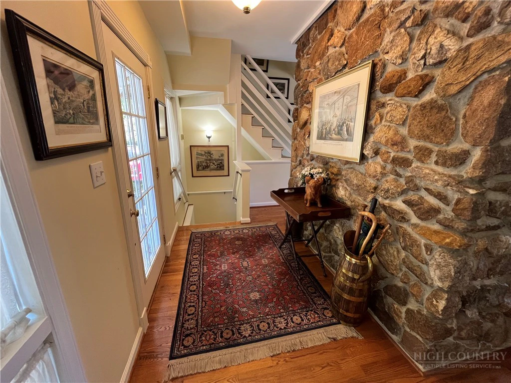 Image number 4 for the current listing