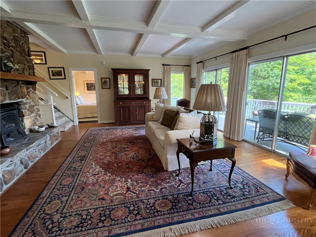Image number 6 for the current listing