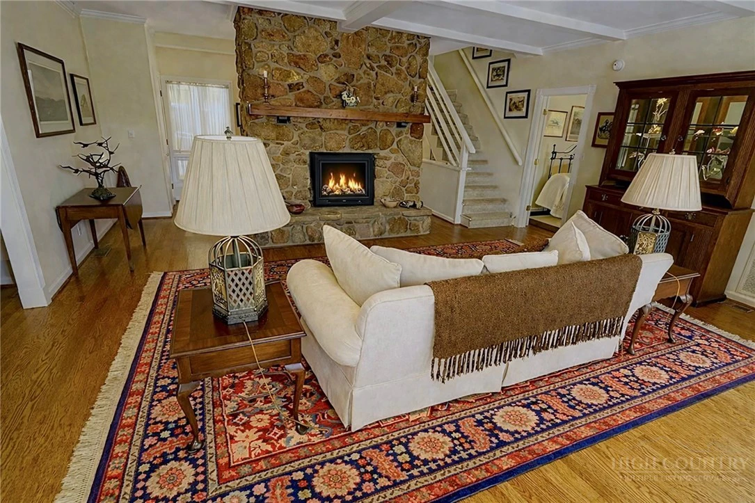 Image number 7 for the current listing