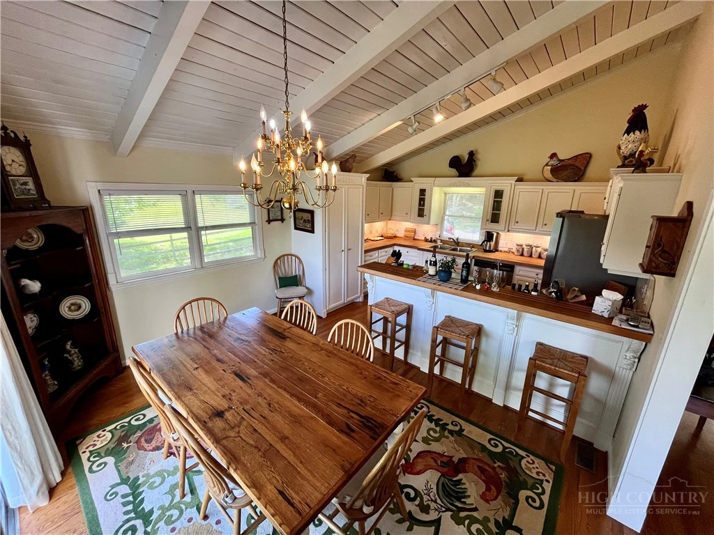 Image number 11 for the current listing