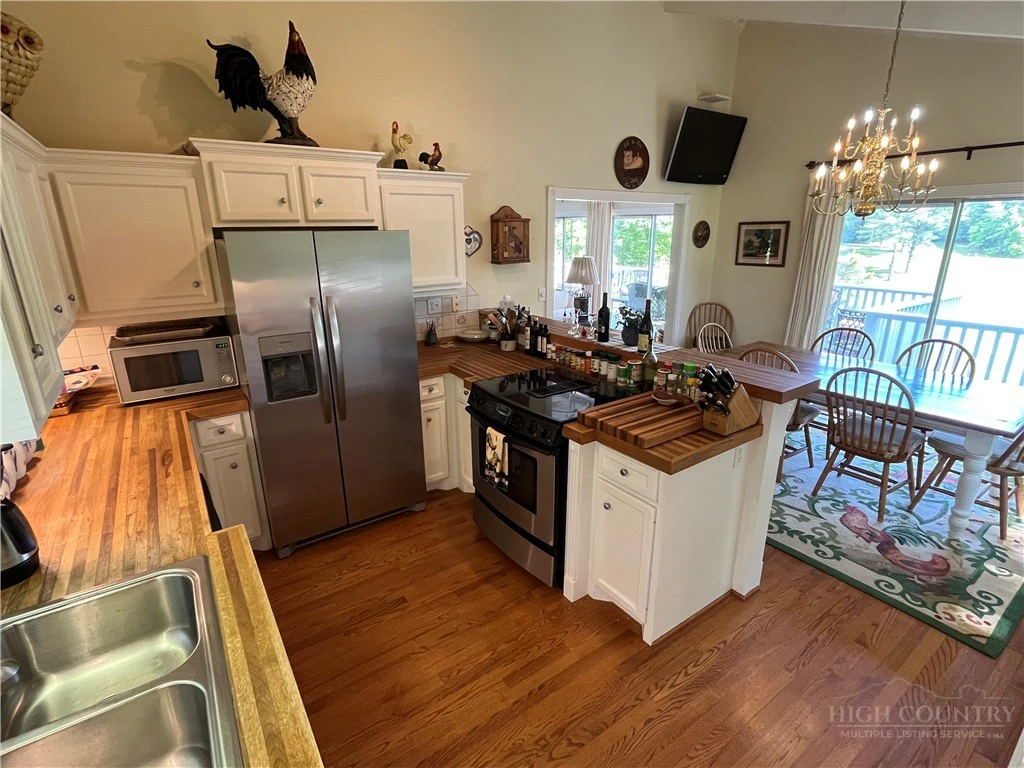 Image number 12 for the current listing