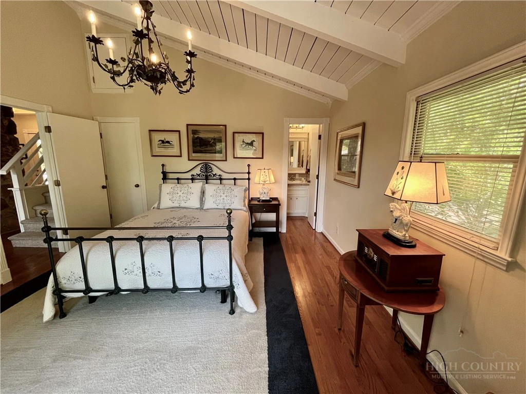 Image number 18 for the current listing