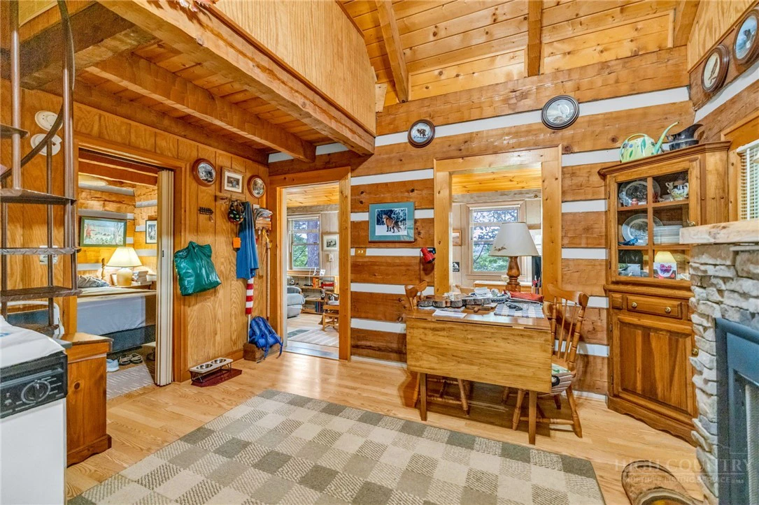 Image number 20 for the current listing