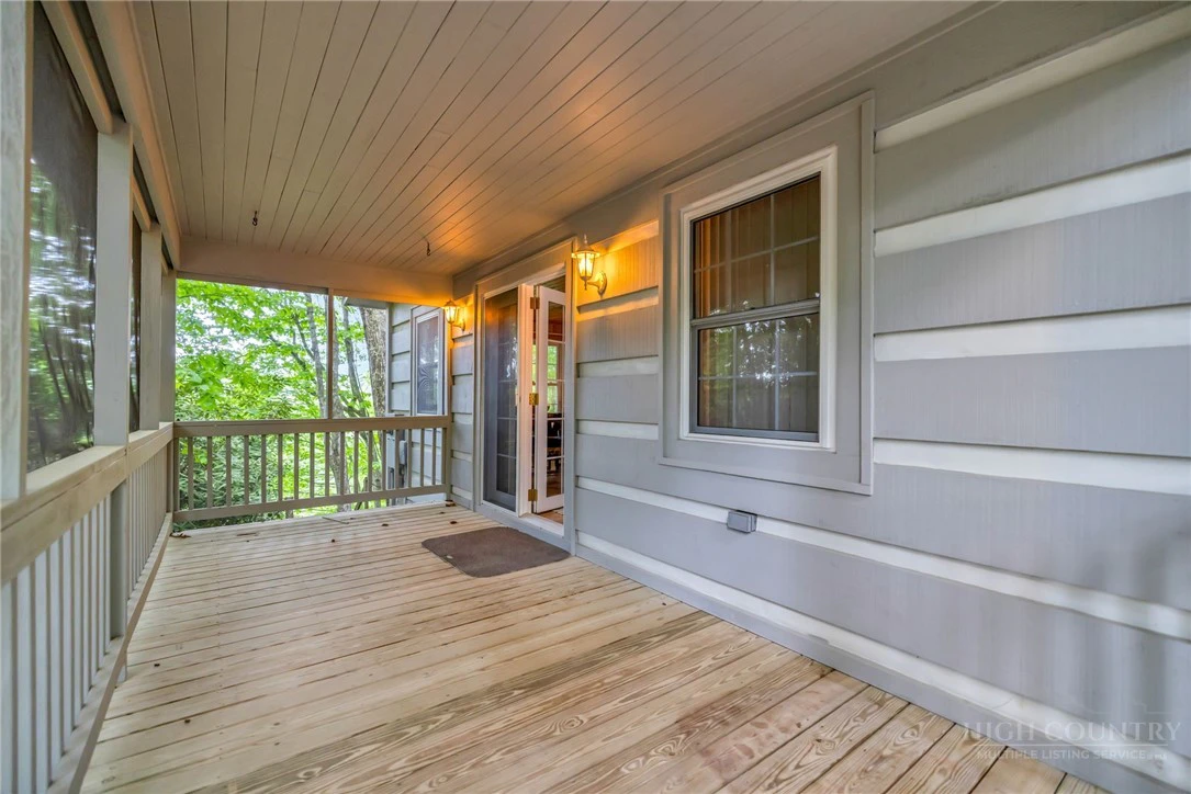 Image number 3 for the current listing