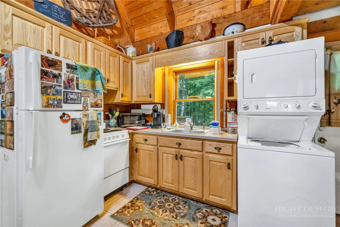Image number 15 for the current listing