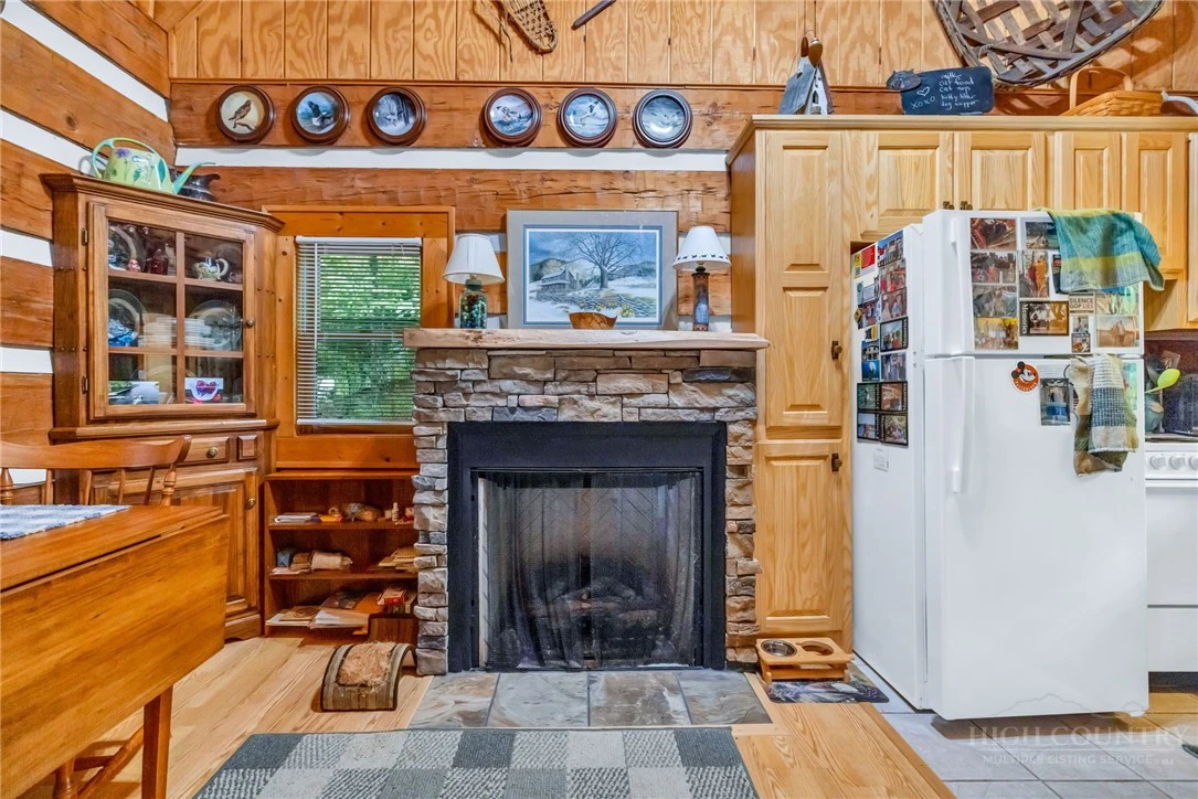 Image number 17 for the current listing