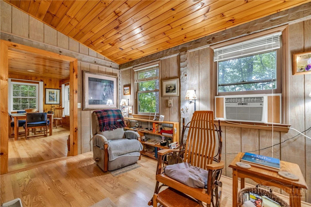 Image number 12 for the current listing