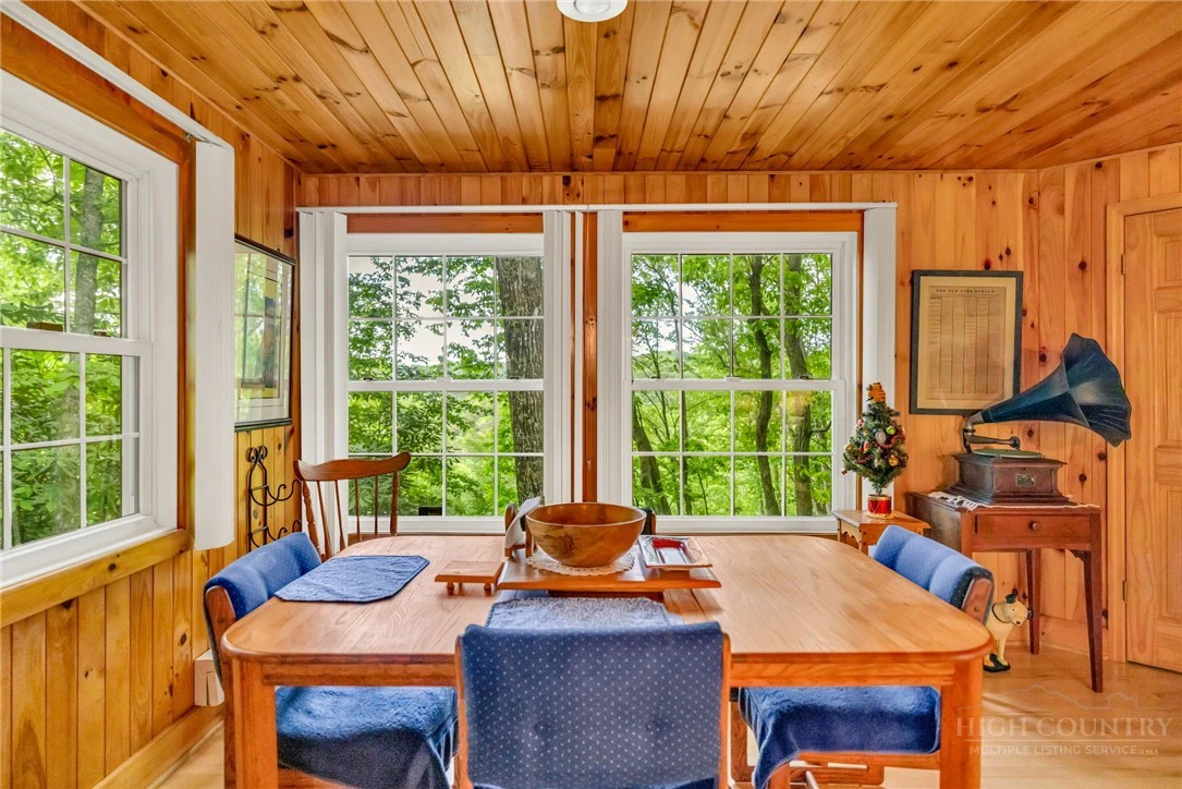 Image number 10 for the current listing