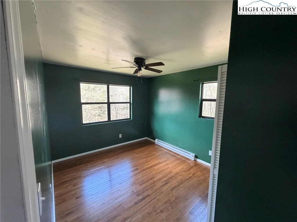 Image number 2 for the current listing
