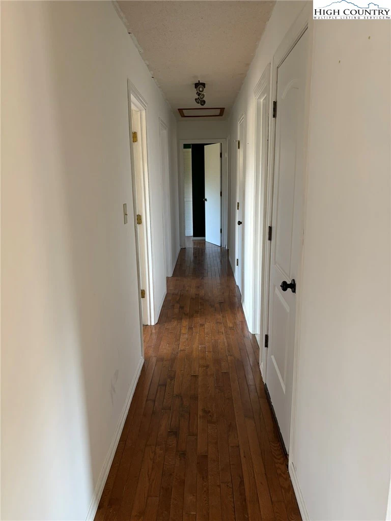 Image number 14 for the current listing