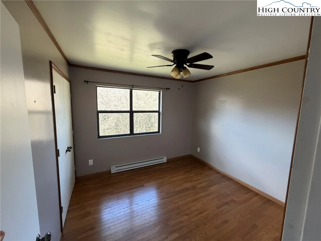 Image number 12 for the current listing