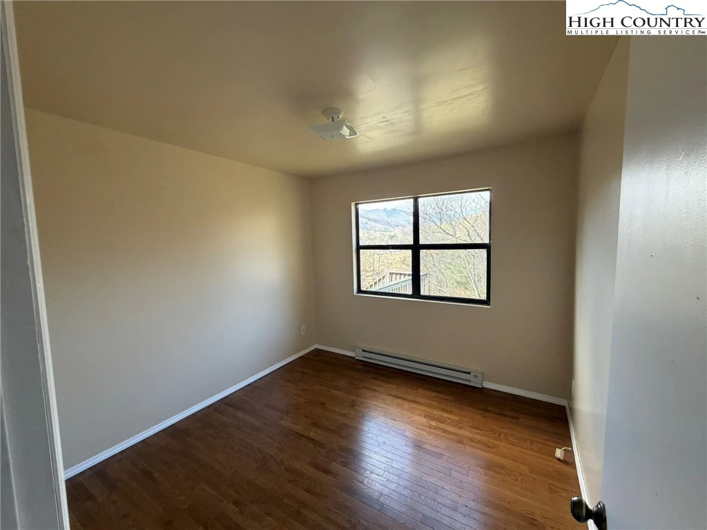 Image number 11 for the current listing