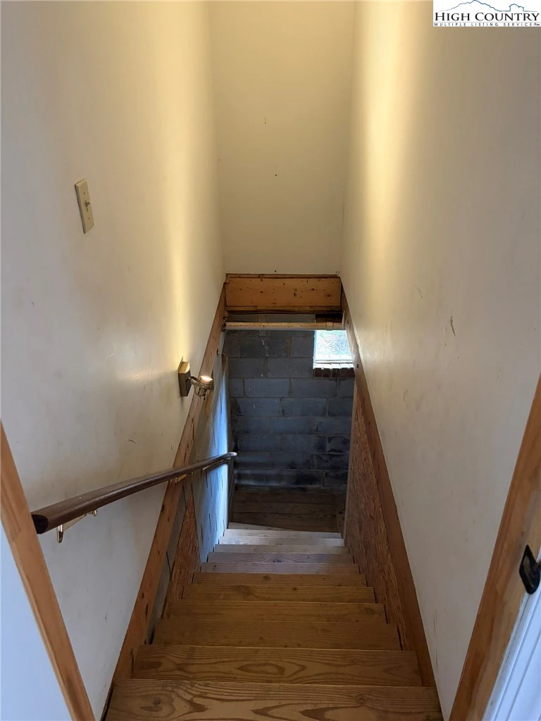 Image number 8 for the current listing