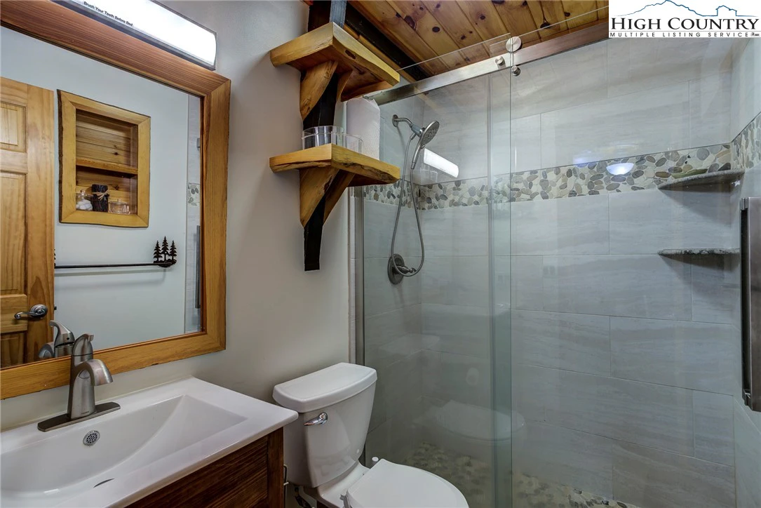 Image number 2 for the current listing