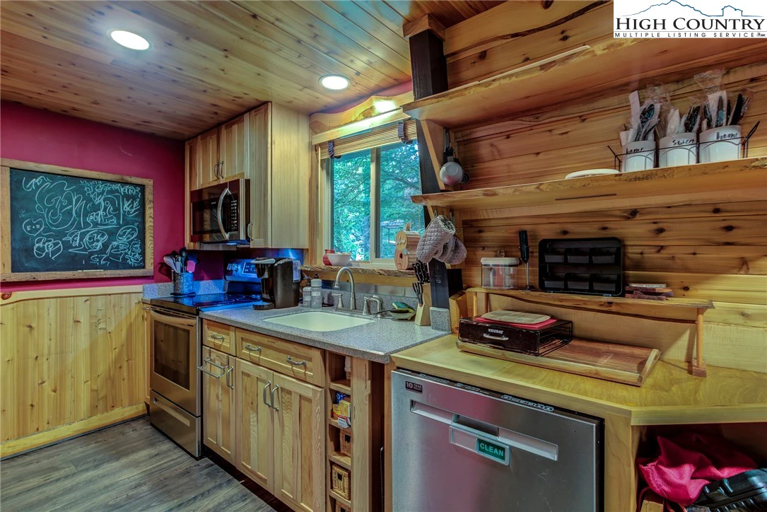 Image number 18 for the current listing