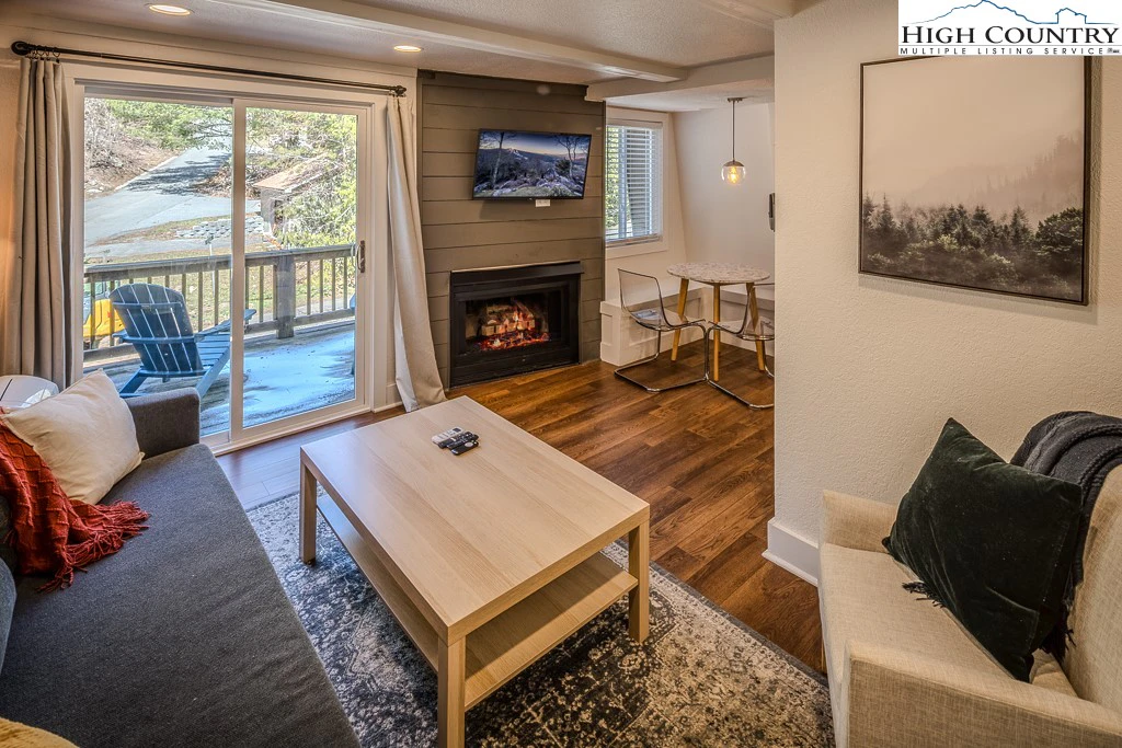 Image number 1 for the current listing