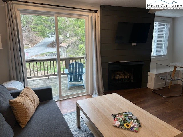 Image number 15 for the current listing