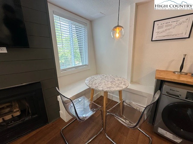 Image number 13 for the current listing