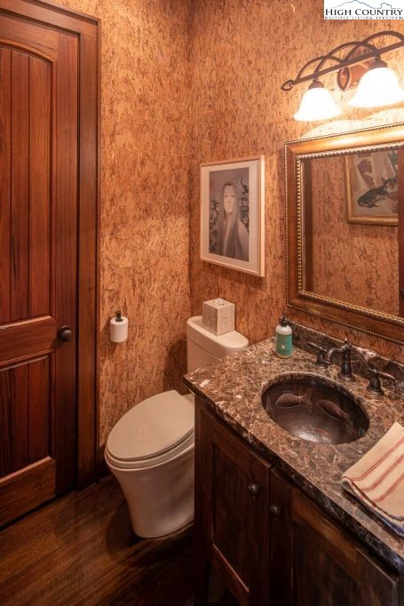 Image number 9 for the current listing