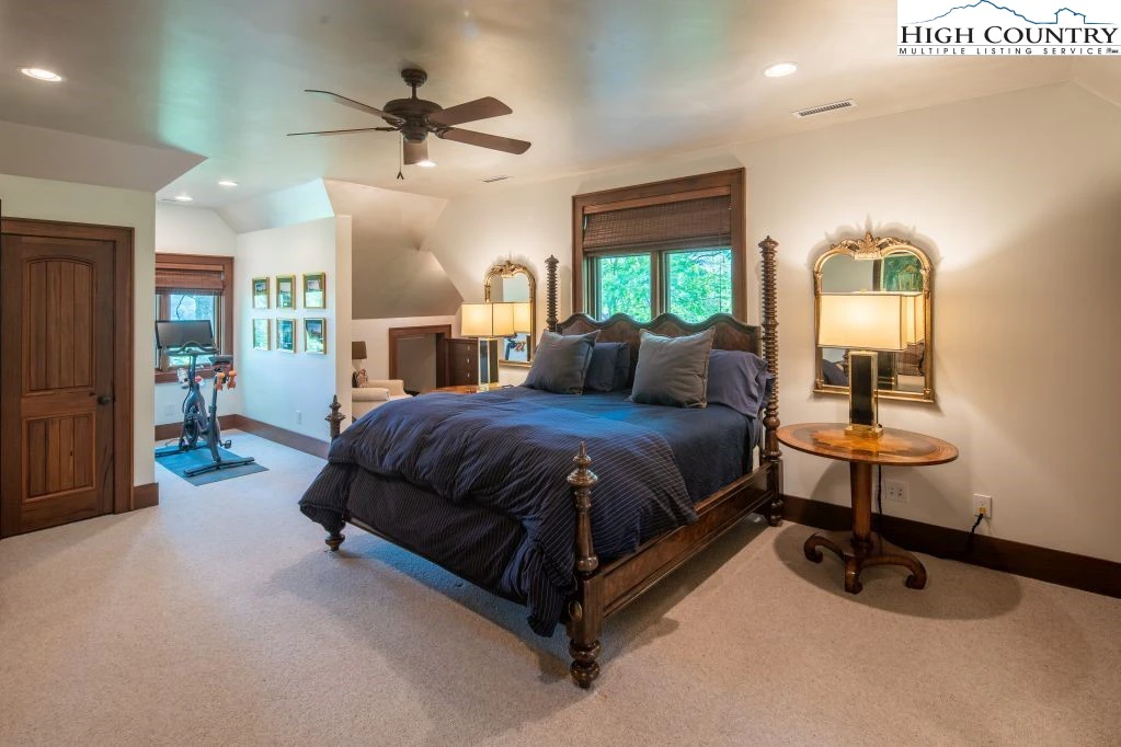 Image number 2 for the current listing
