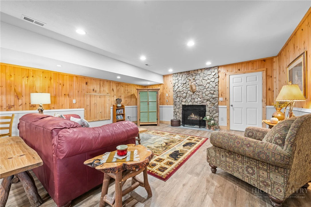 Image number 2 for the current listing