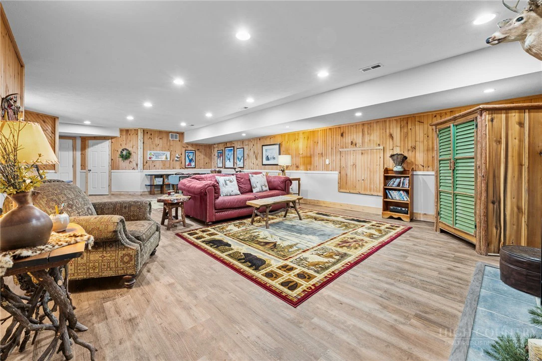 Image number 14 for the current listing