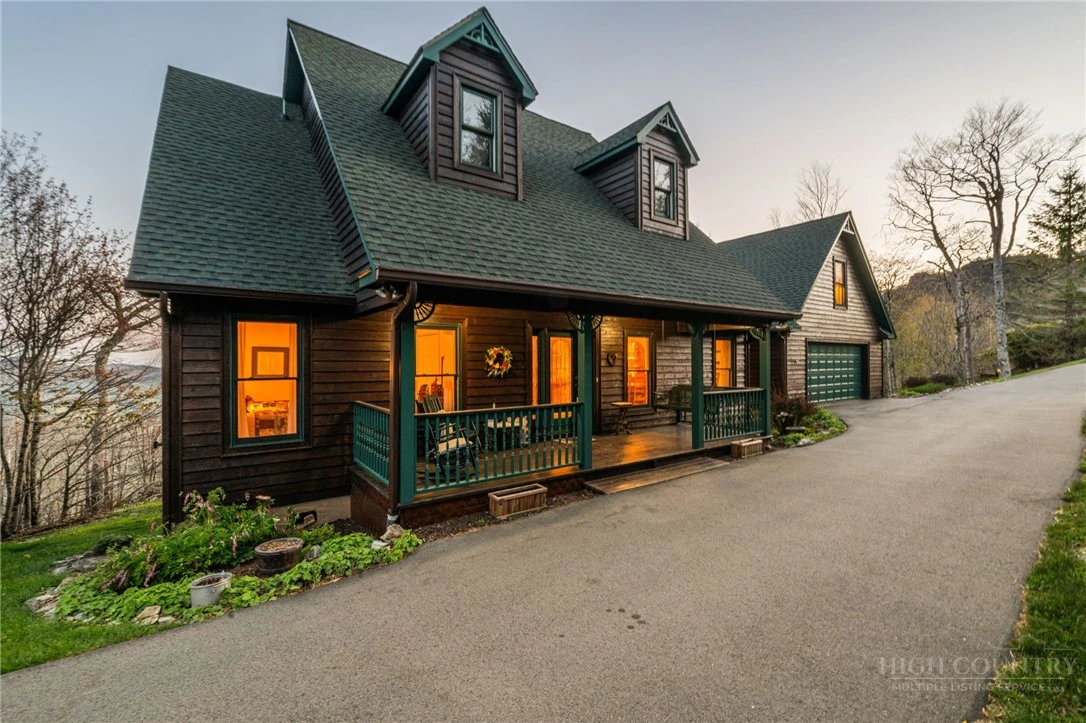 Image number 1 for the current listing